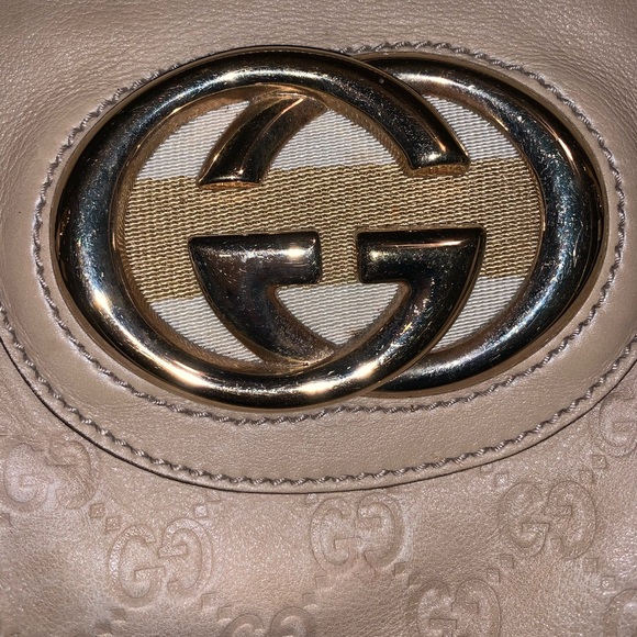 Gucci purse 🤪🤪 make and offer! - Picture 5 of 8